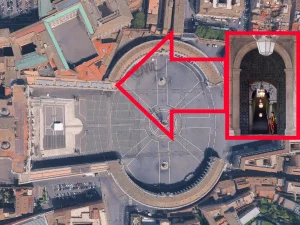 Petersplatz waar is de bronzen poort